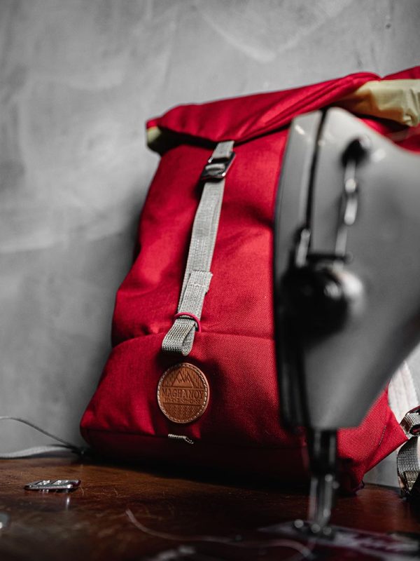 daniel-j-schwarz-TCgsurVKVi8-unsplash Ransel YogiKicks Striking - Merah Berani