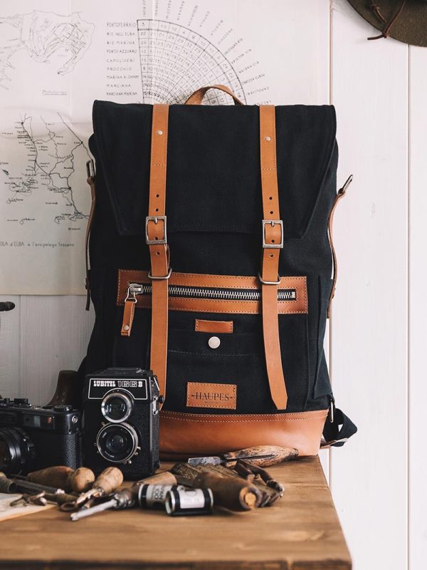 haupes-co-LhTPg9gwxzs-unsplash Ransel YogiKicks Heritage - Hitam Garis Coklat