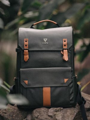 jakob-owens-BmH09wAkJa8-unsplash Ransel YogiKicks Trio Heritage - Hitam Abu Coklat